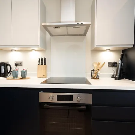Church House By Guestz Apartment