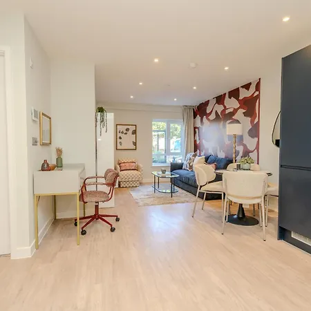 Apartment Church House By Guestz Bristol