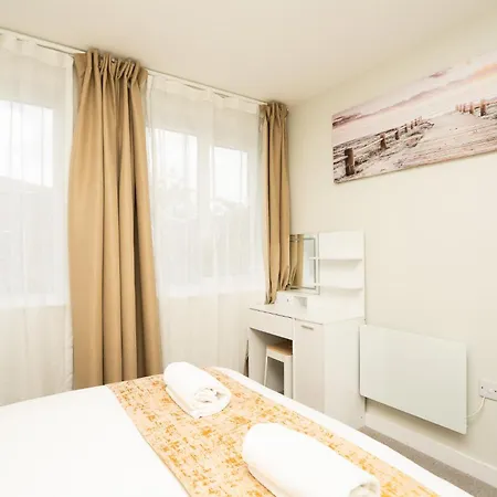 Church House By Guestz Apartment Bristol
