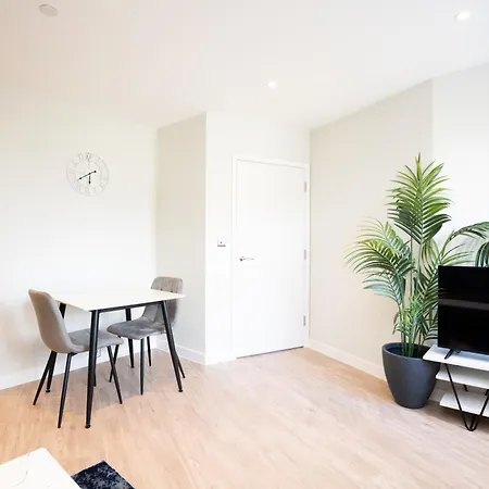 Church House By Guestz Apartment