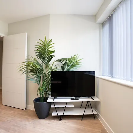 Church House By Guestz Apartment