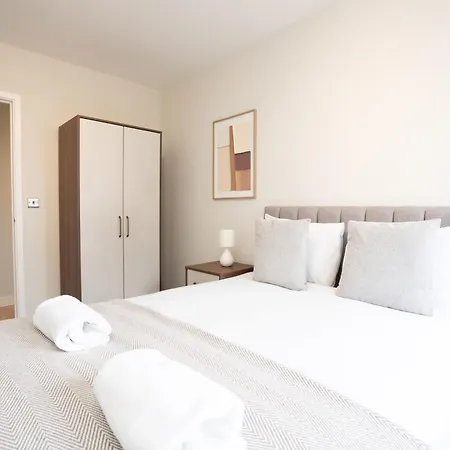 Church House By Guestz Apartment