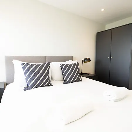 Apartment Church House By Guestz Bristol