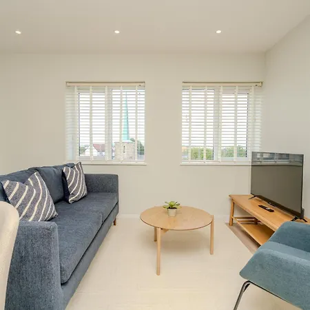 Church House By Guestz Apartment